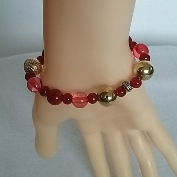 Red and gold beaded stretch bracelet - Picture 2 of 3